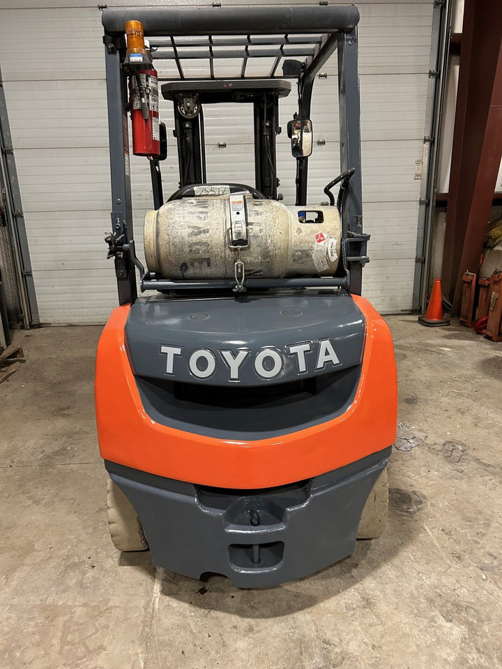 Used forklift for sale in Moncton | 2016 TOYOTA 5,000 LB IC Pneumatic Forklift | Model: 8FGU25