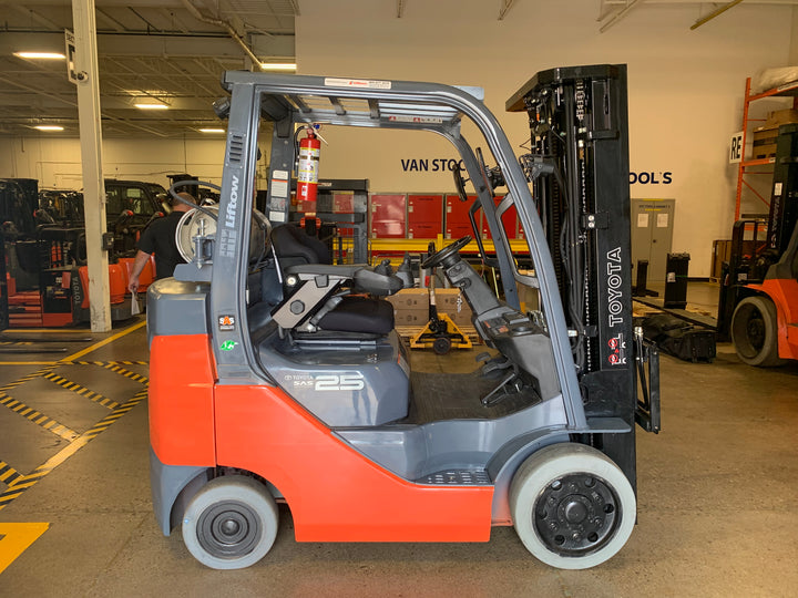 Used forklift for sale in Toronto | 2021 TOYOTA 5000 LB IC Cushion Forklift | Model: 8FGCU25