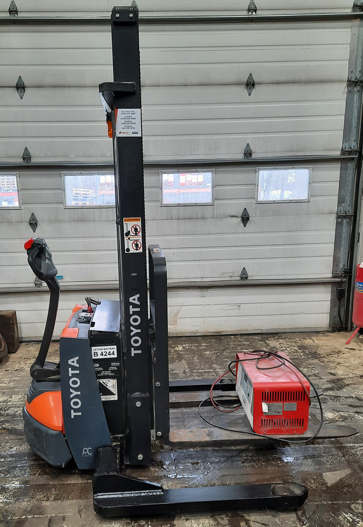 Used forklift for sale in Quebec | 2016 TOYOTA 2500 LB Electric Walkie Straddle Stacker | Model: 8BWS132L43