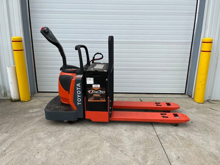 Used forklift for sale in London | 2022 TOYOTA 6,000 LB Electric Walkie Rider Pallet Truck | Model: 8HBE30