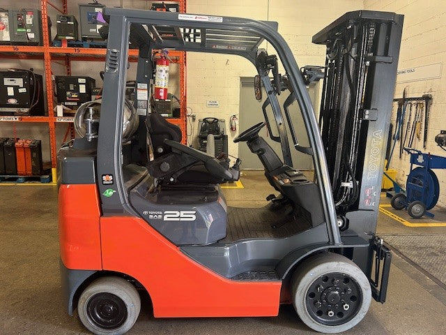 Used forklift for sale in Toronto | 2021 TOYOTA 5000 LB IC Cushion Forklift | Model: 8FGCU25