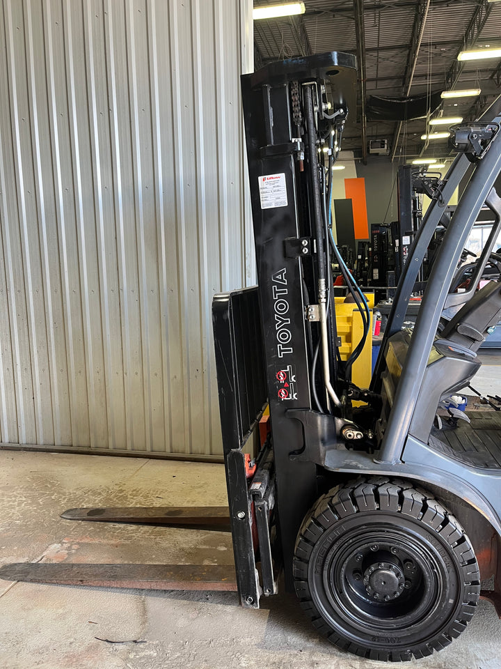 Used forklift for sale in Ottawa | 2021 TOYOTA 5000 LB IC Pneumatic Forklift | Model: 8FGU25