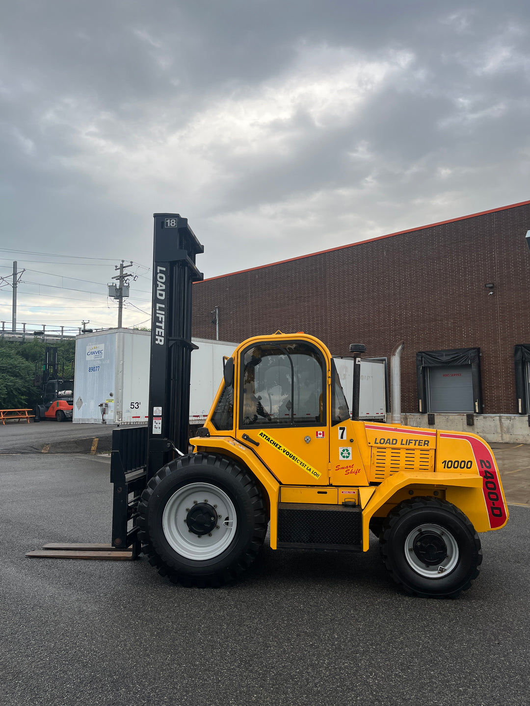 Used forklift for sale in Lachine | 2013 LOADLIFTER 10,000 LB Diesel Rough Terrain | Model: 2418-10D
