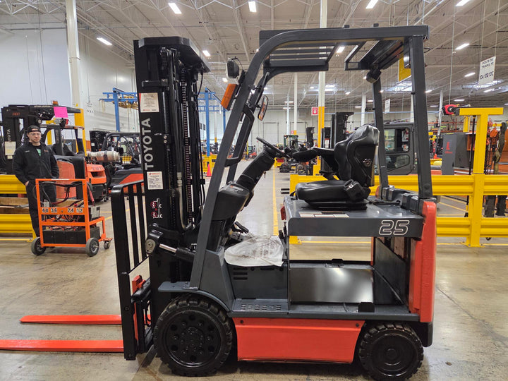 Used forklift for sale in Lachine | 2018 TOYOTA 5,000 LB Electric Cushion Forklift | Model: 8FBCU25