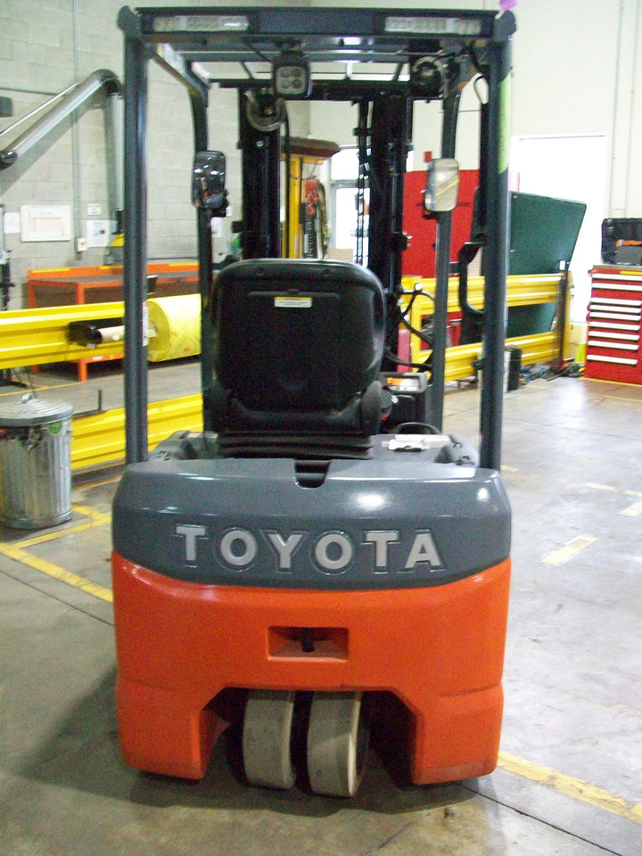 Used forklift for sale in Quebec | 2016 TOYOTA 4000 LB 3-Wheel Electric Forklift | Model: 8FBE20U