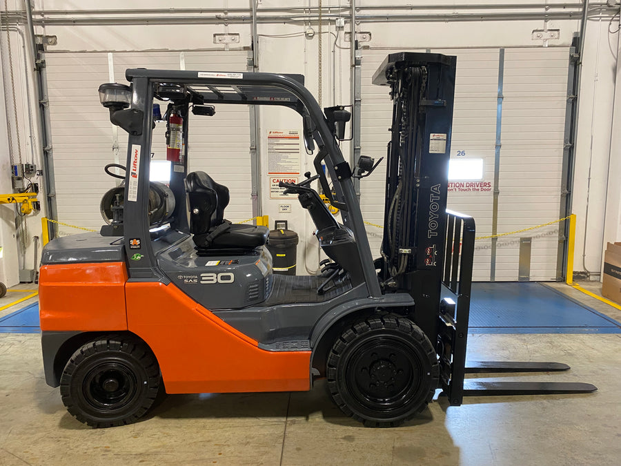 Used forklift for sale in Ajax | 2021 TOYOTA 6000 LB IC Pneumatic Forklift | Model: 8FGU30