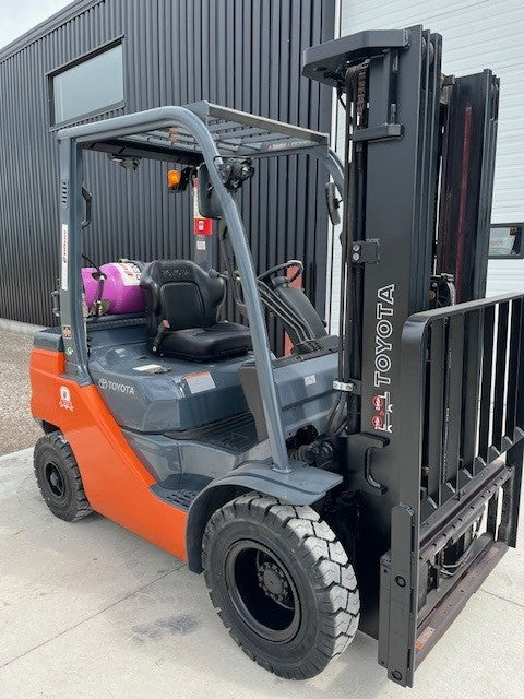 Used forklift for sale in Windsor | 2021 TOYOTA 5000 LB IC Pneumatic Forklift | Model: 8FGU25