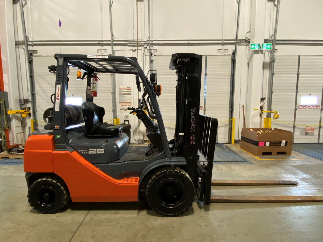 Used forklift for sale in Ajax | 2019 TOYOTA 5,000 LB IC Pneumatic Forklift | Model: 8FGU25