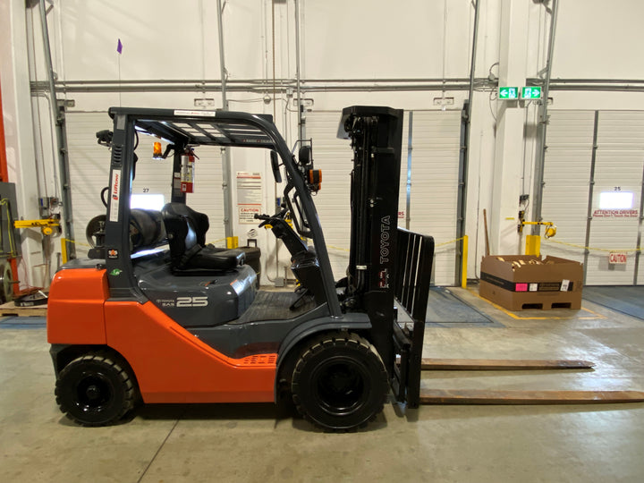 Used forklift for sale in Ajax | 2019 TOYOTA 5,000 LB IC Pneumatic Forklift | Model: 8FGU25