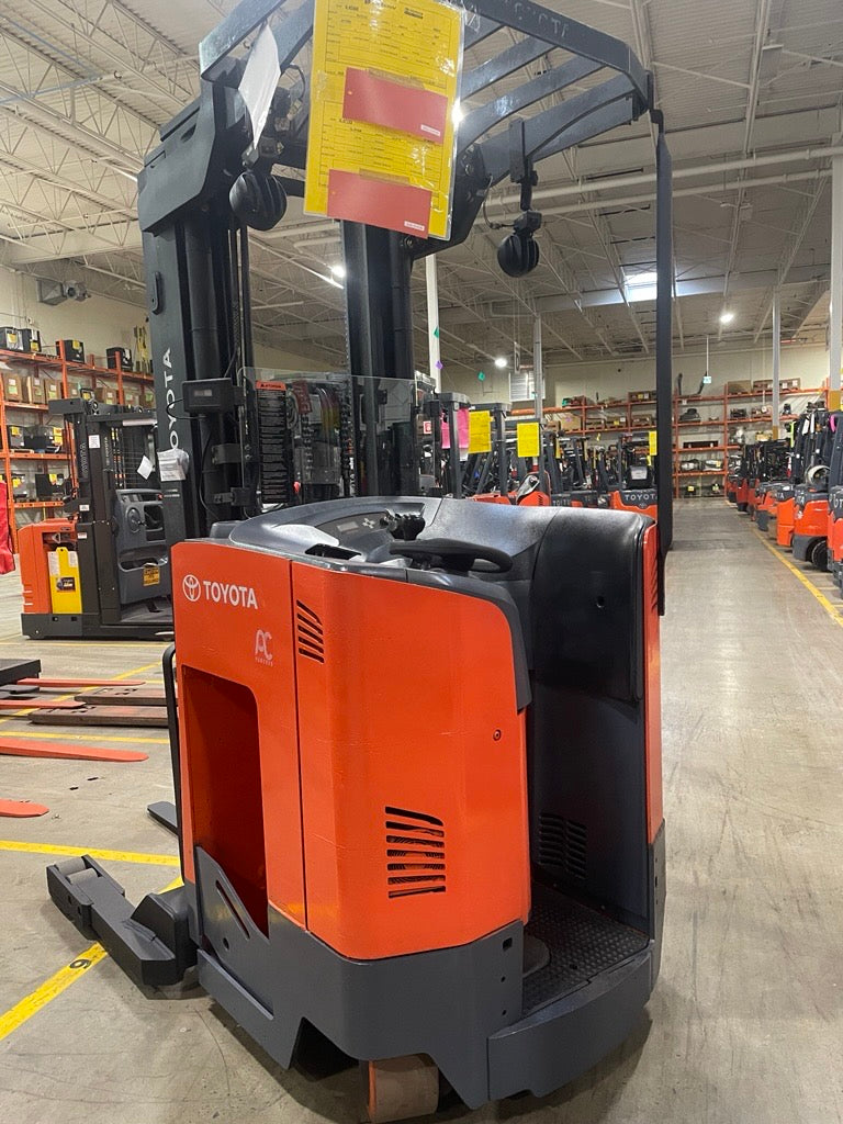 Used forklift for sale in Lachine | 2018 TOYOTA 3,500 LB Electric Reach Truck | Model: 9BR183M211