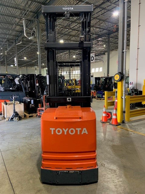 Used forklift for sale in Boucherville | 2017 TOYOTA 3000 LB Electric Order Picker | Model: 6BP152S300