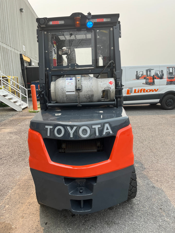 Used forklift for sale in Ottawa | 2021 TOYOTA 6,000 LB IC Pneumatic Forklift | Model: 8FGU30