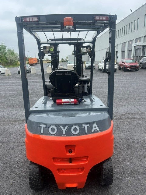Used forklift for sale in Boucherville | 2016 TOYOTA 5,000 LB Electric Pneumatic Forklift | Model: 05-8FBM25T