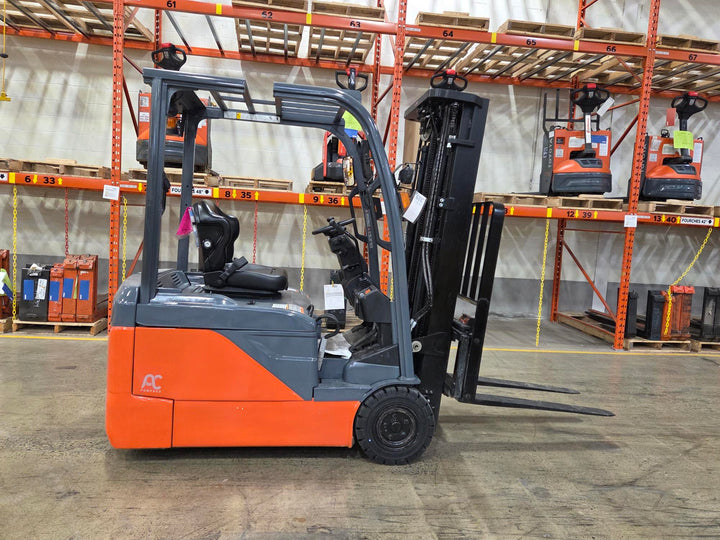 Used forklift for sale in Lachine | 2021 TOYOTA 4,000 LB 3-Wheel Electric Forklift | Model: 8FBE20U