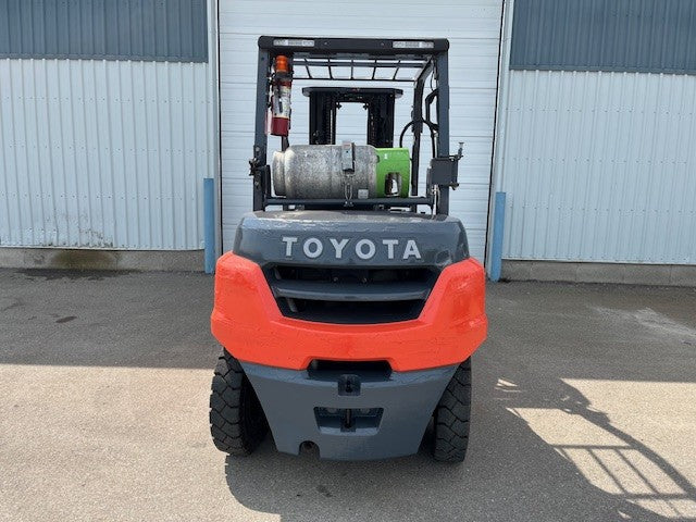 Used forklift for sale in London | 2021 TOYOTA 8000 LB IC Pneumatic Forklift | Model: 8FG35U