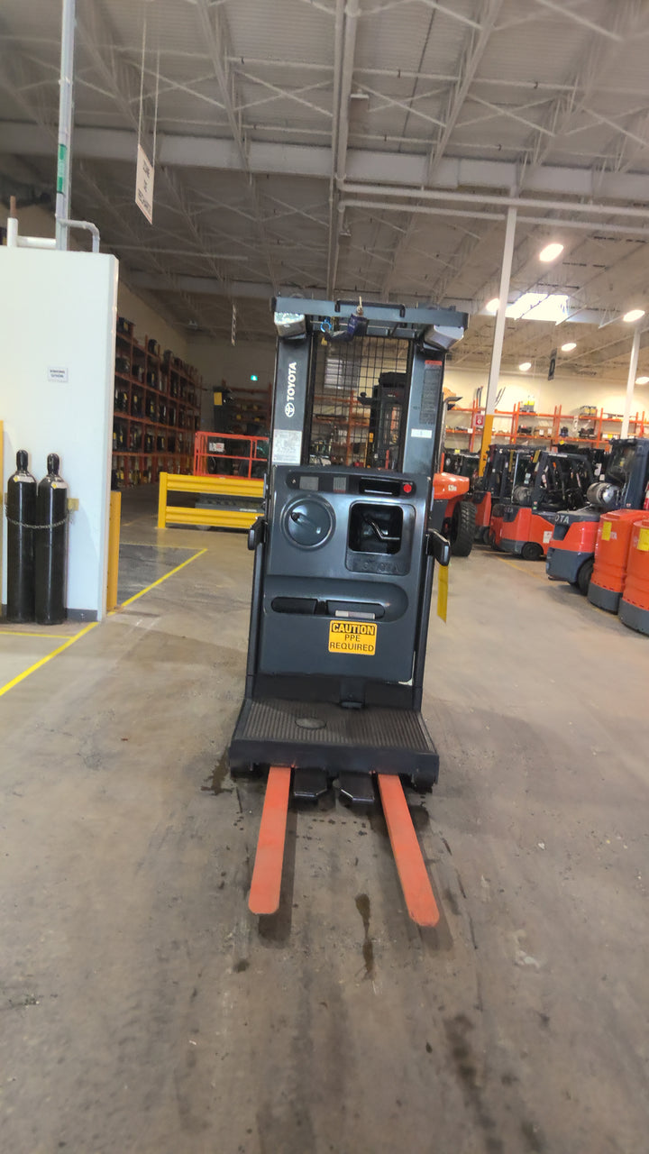 Used forklift for sale in Lachine | 2018 TOYOTA 3,000 LB Electric Order Picker | Model: 7BPUE15210