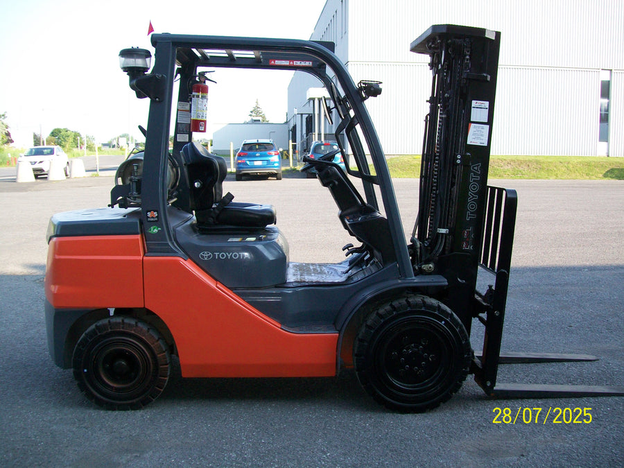 Used forklift for sale in Boucherville | 2021 TOYOTA 6000 LB IC Pneumatic Forklift | Model: 8FGU30