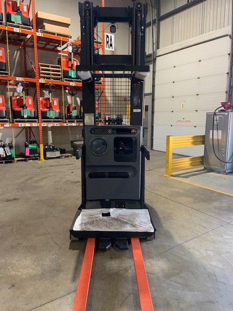 Used forklift for sale in Boucherville | 2017 TOYOTA 3000 LB Electric Order Picker | Model: 6BP152S300