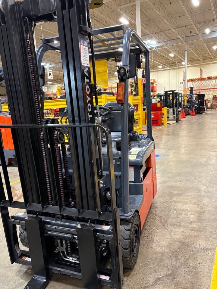 Used forklift for sale in Lachine | 2018 TOYOTA 3,500 LB 3-Wheel Electric Forklift | Model: 8FBE18U