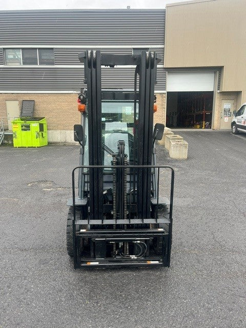 Used forklift for sale in Lachine | 2017 TOYOTA 5,000 LB IC Pneumatic Forklift | Model: 8FGU25