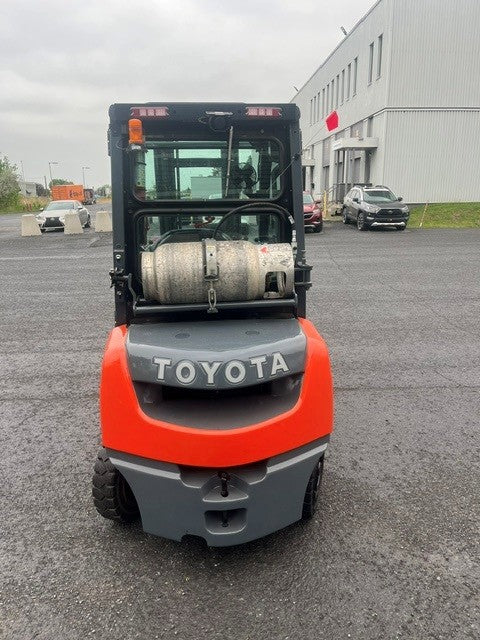 Used forklift for sale in Lachine | 2017 TOYOTA 5,000 LB IC Pneumatic Forklift | Model: 8FGU25