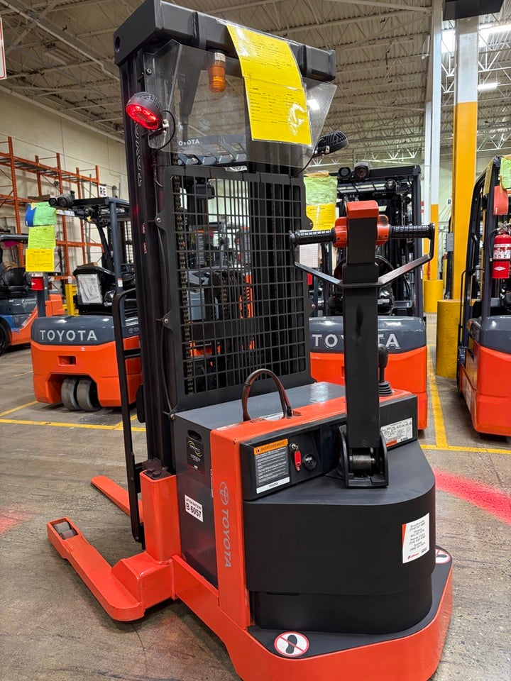 Used forklift for sale in Lachine | 2013 TOYOTA 3,000 LB Electric Walkie Reach Walkie Stacker | Model: 6BWR153F89