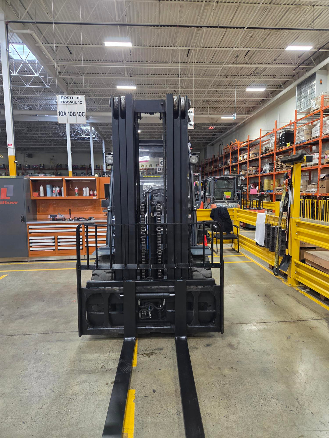 Used forklift for sale in Lachine | 2017 TOYOTA 10,000 LB Diesel Pneumatic Forklift | Model: 8FD45U