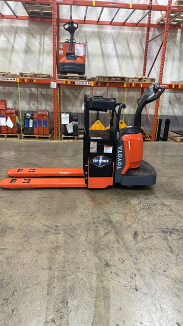 Used forklift for sale in Lachine | 2020 TOYOTA 6,000 LB Electric Walkie Rider Pallet Truck | Model: 8HBE30