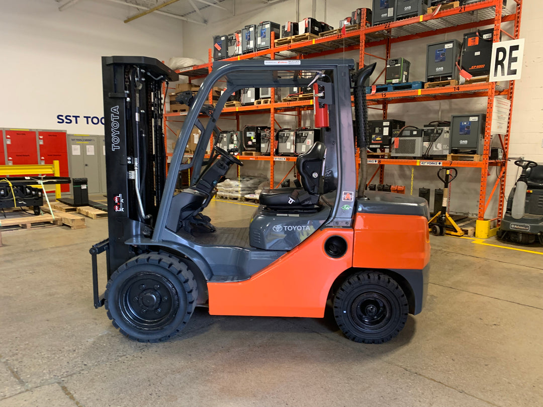 Used forklift for sale in Toronto | 2021 TOYOTA 6000 LB Diesel Pneumatic Forklift | Model: 8FDU30