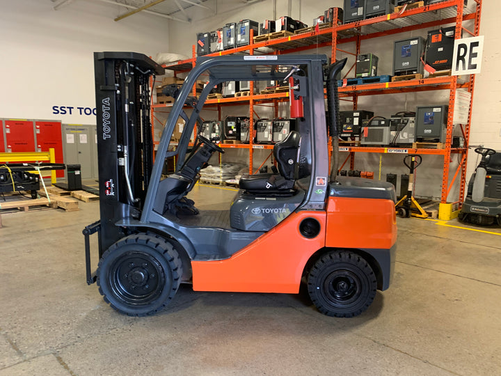 Used forklift for sale in Toronto | 2021 TOYOTA 6000 LB Diesel Pneumatic Forklift | Model: 8FDU30
