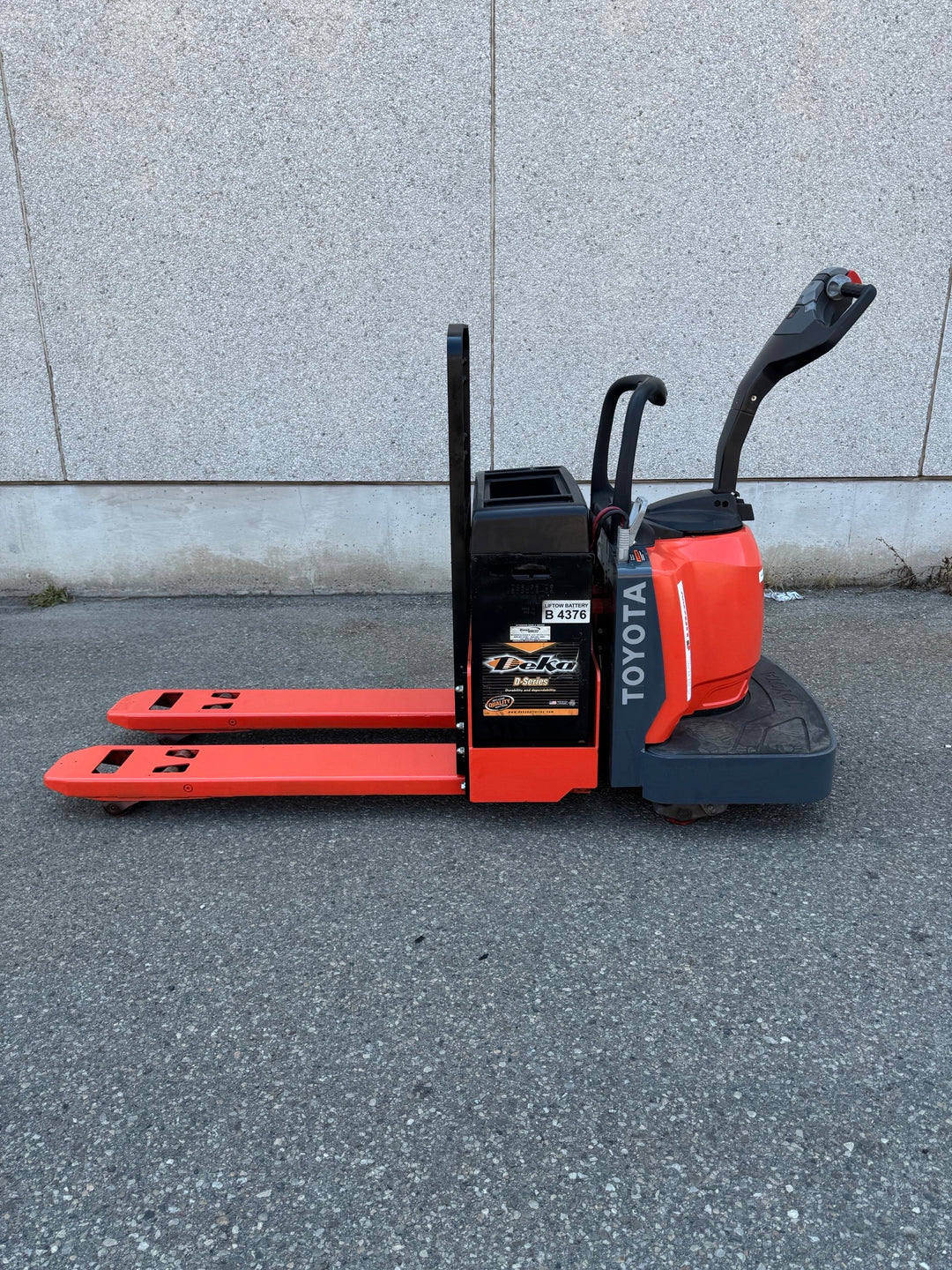 Used forklift for sale in Vaughan | 2020 TOYOTA 6,000 LB Electric Walkie Rider Pallet Truck | Model: 8HBE30