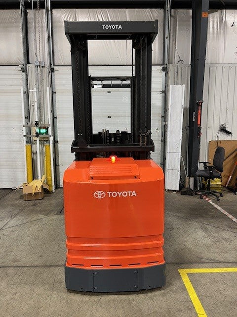 Used forklift for sale in London | 2018 TOYOTA 3,000 LB Electric Order Picker | Model: 7BPUE15240