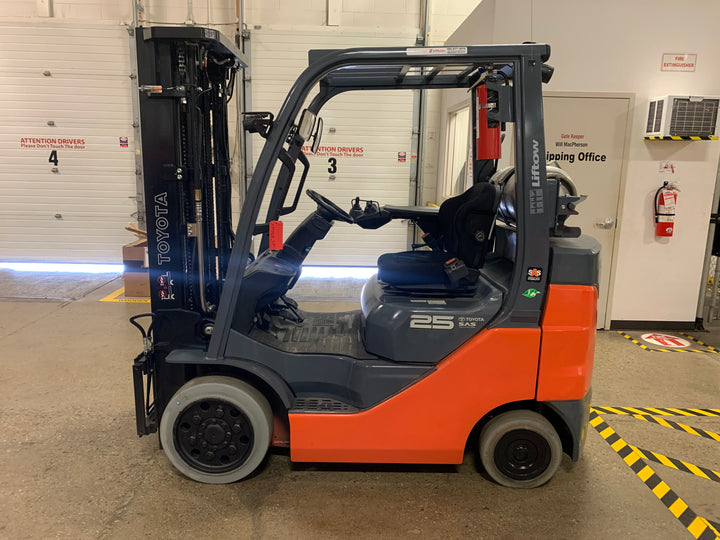 Used forklift for sale in Toronto | 2021 TOYOTA 5000 LB IC Cushion Forklift | Model: 8FGCU25