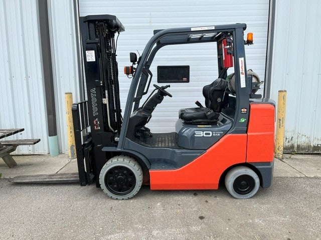Used forklift for sale in London | 2016 TOYOTA 6,000 LB IC Cushion Forklift | Model: 8FGCU30