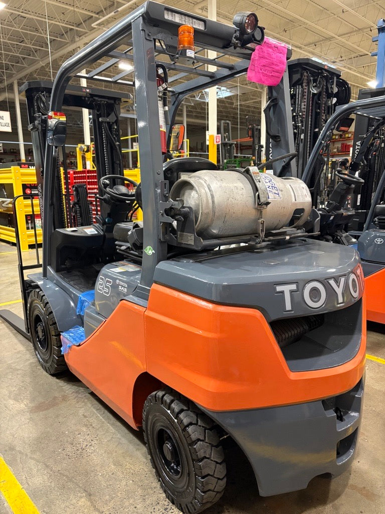 Used forklift for sale in Lachine | 2023 TOYOTA 5,000 LB IC Pneumatic Forklift | Model: 50-8FGU25