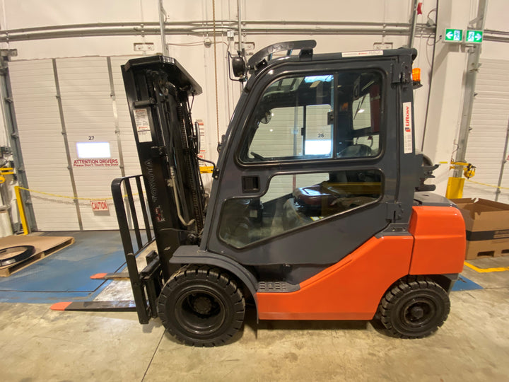 Used forklift for sale in Ajax | 2014 TOYOTA 5000 LB IC Pneumatic Forklift | Model: 8FGU25
