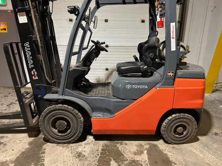 Used forklift for sale in Moncton | 2021 TOYOTA 5,000 LB IC Pneumatic Forklift | Model: 8FGU25