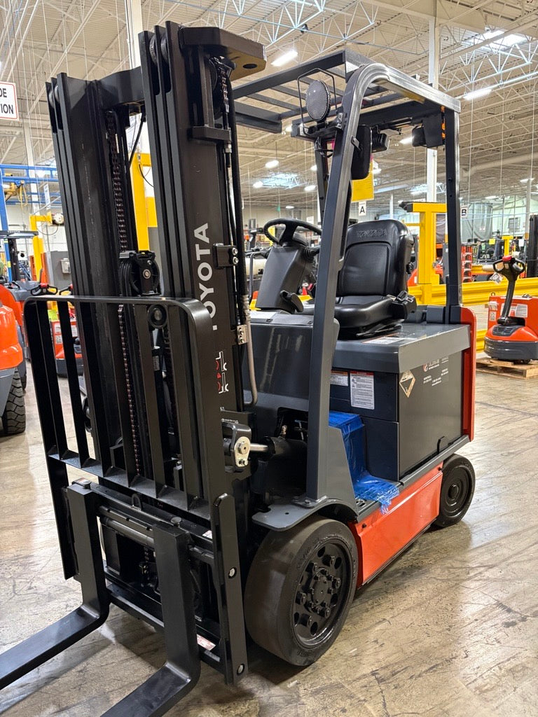 Used forklift for sale in Lachine | 2018 TOYOTA 5,000 LB Electric Cushion Forklift | Model: 8FBCU25