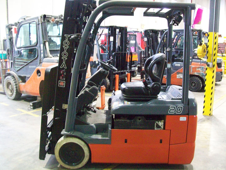 Used forklift for sale in Quebec | 2016 TOYOTA 4000 LB 3-Wheel Electric Forklift | Model: 8FBE20U