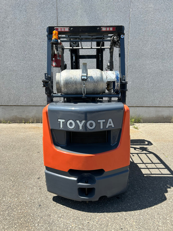 Used forklift for sale in Vaughan | 2015 TOYOTA 6000 LB IC Cushion Forklift | Model: 8FGCU30