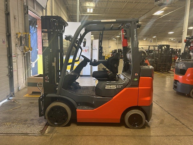 Used forklift for sale in Toronto | 2021 TOYOTA 5000 LB IC Cushion Forklift | Model: 8FGCU25