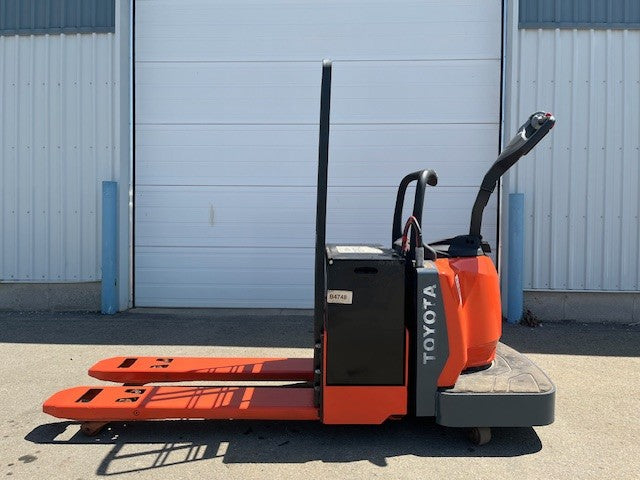 Used forklift for sale in London | 2018 TOYOTA 6000 LB Electric Walkie Rider Pallet Truck | Model: 8HBE30