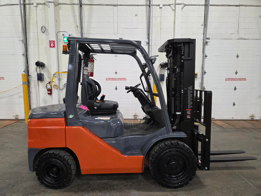 Used forklift for sale in Lachine | 2020 TOYOTA 6,000 LB Diesel Pneumatic Forklift | Model: 8FDU30
