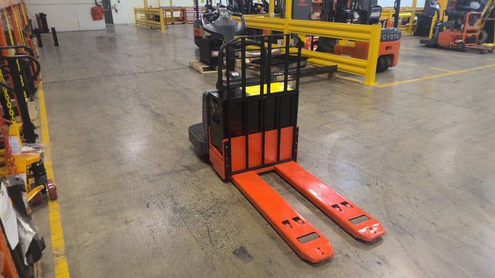 Used forklift for sale in Lachine | 2017 TOYOTA 6,000 LB Electric Walkie Rider Pallet Truck | Model: 8HBE30