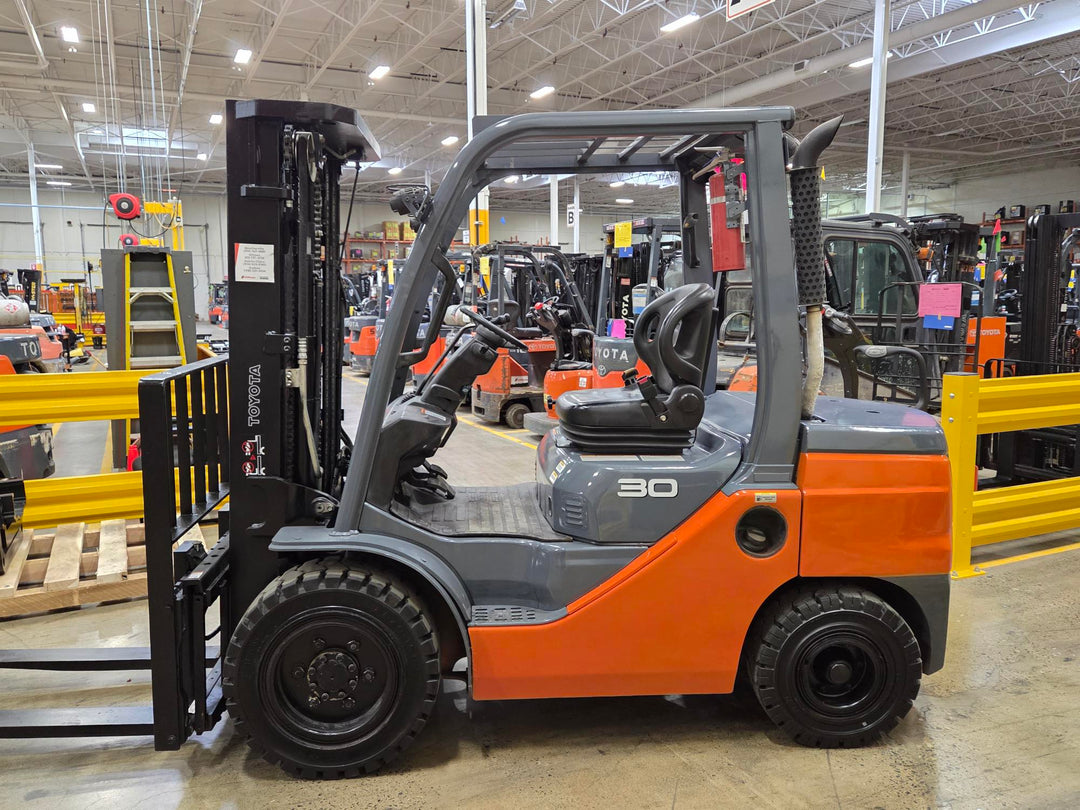 Used forklift for sale in Lachine | 2020 TOYOTA 6,000 LB Diesel Pneumatic Forklift | Model: 8FDU30