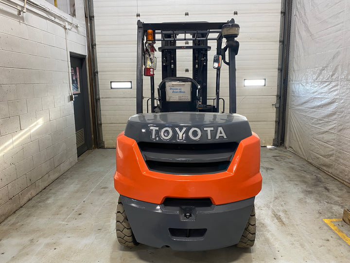 Used forklift for sale in Barrie | 2017 TOYOTA 10000 LB Diesel Pneumatic Forklift | Model: 8FD45U
