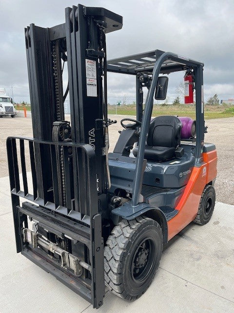 Used forklift for sale in Windsor | 2021 TOYOTA 6500 LB IC Pneumatic Forklift | Model: 8FGU32