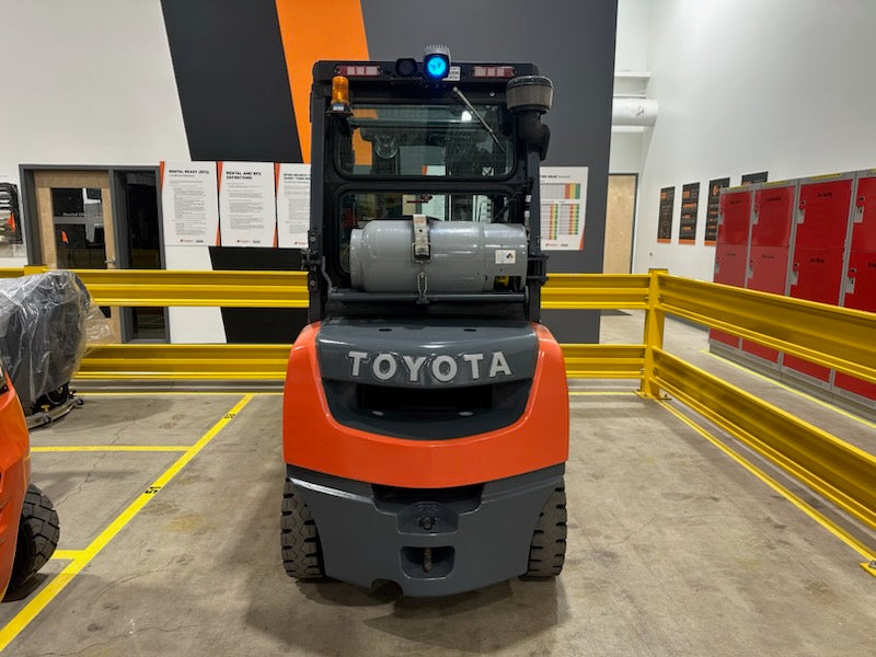 Used forklift for sale in Vermont | 2018 Toyota 2018 Toyota 5000 lbs capacity Propane powered lift with Factory cab with heater and side shifting fork positioner. | Model: 8FGU25 
