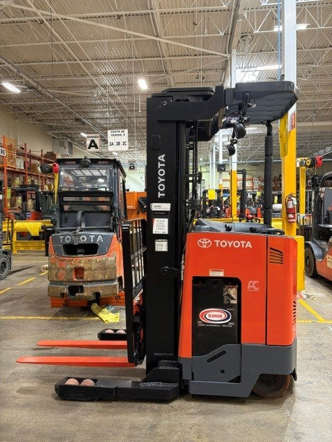 Used forklift for sale in Lachine | 2015 TOYOTA 3,500 LB Electric Reach Truck | Model: 9BR183S211