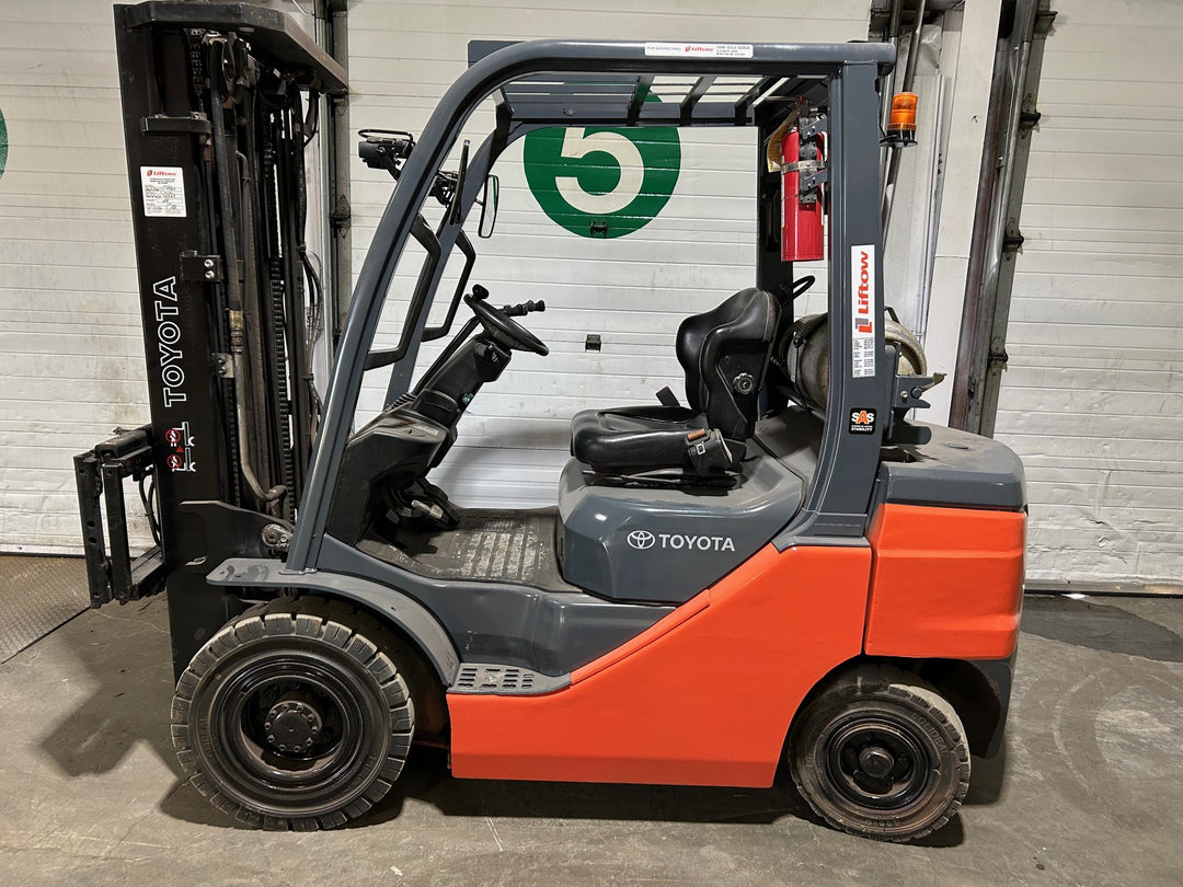 Used forklift for sale in Moncton | 2021 TOYOTA 5,000 LB IC Pneumatic Forklift | Model: 8FGU25